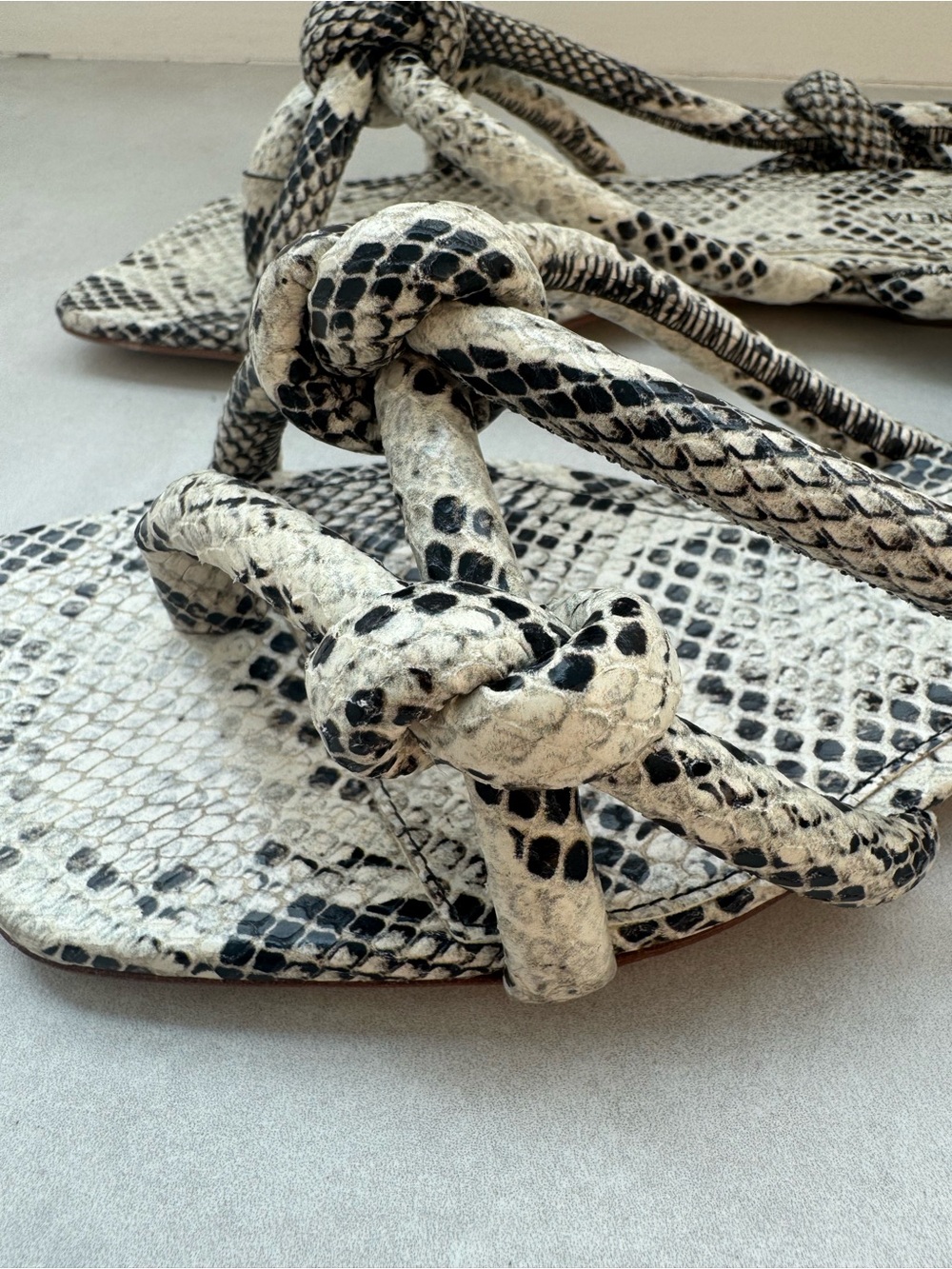 Bottega Veneta Jimbo Black & Cream Snakeskin Knot-Detail Sandals - Picture 8 of 15